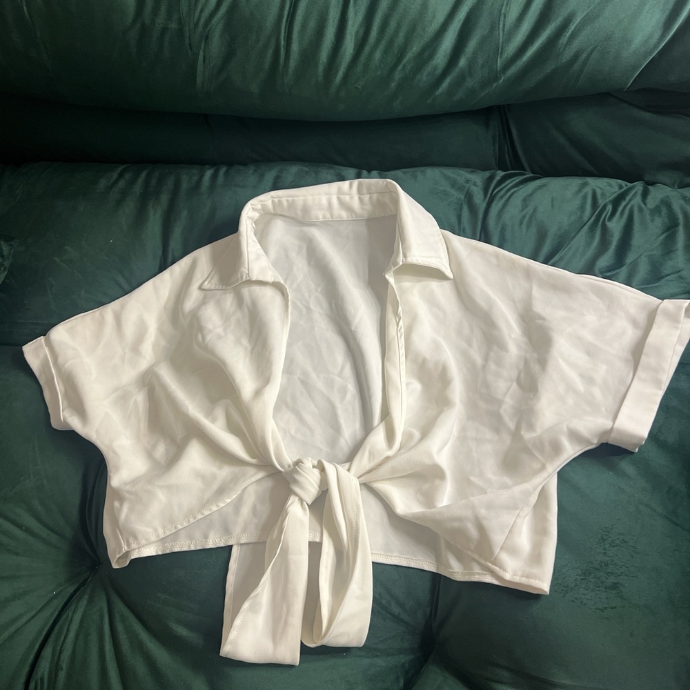 White tie-up crop top